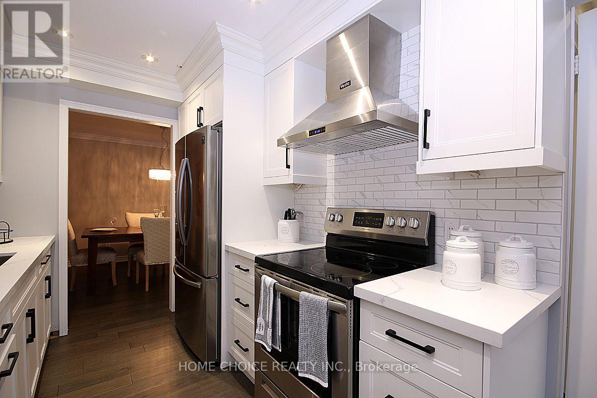155 Hollandview Trail, Aurora, Ontario  L4G 7J2 - Photo 7 - N13726814