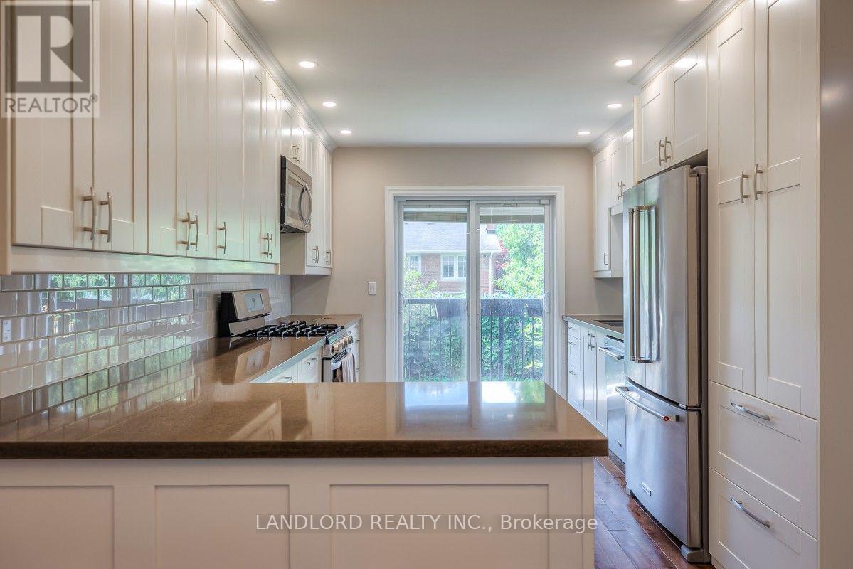 Main - 257 Wales Crescent, Oakville, Ontario  L6L 3X8 - Photo 10 - W13726870