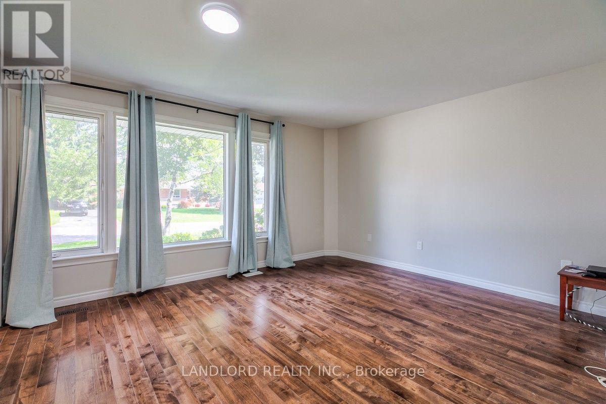 Main - 257 Wales Crescent, Oakville, Ontario  L6L 3X8 - Photo 13 - W13726870