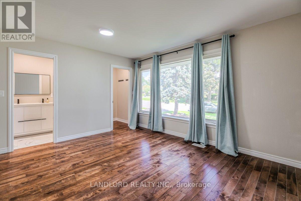 Main - 257 Wales Crescent, Oakville, Ontario  L6L 3X8 - Photo 14 - W13726870