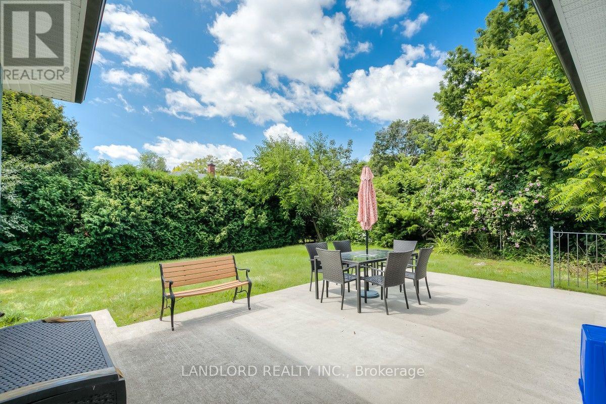 Main - 257 Wales Crescent, Oakville, Ontario  L6L 3X8 - Photo 21 - W13726870