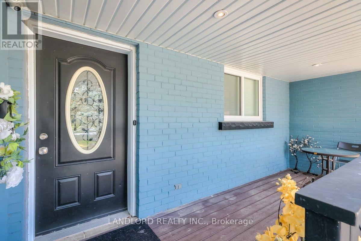 Main - 257 Wales Crescent, Oakville, Ontario  L6L 3X8 - Photo 5 - W13726870