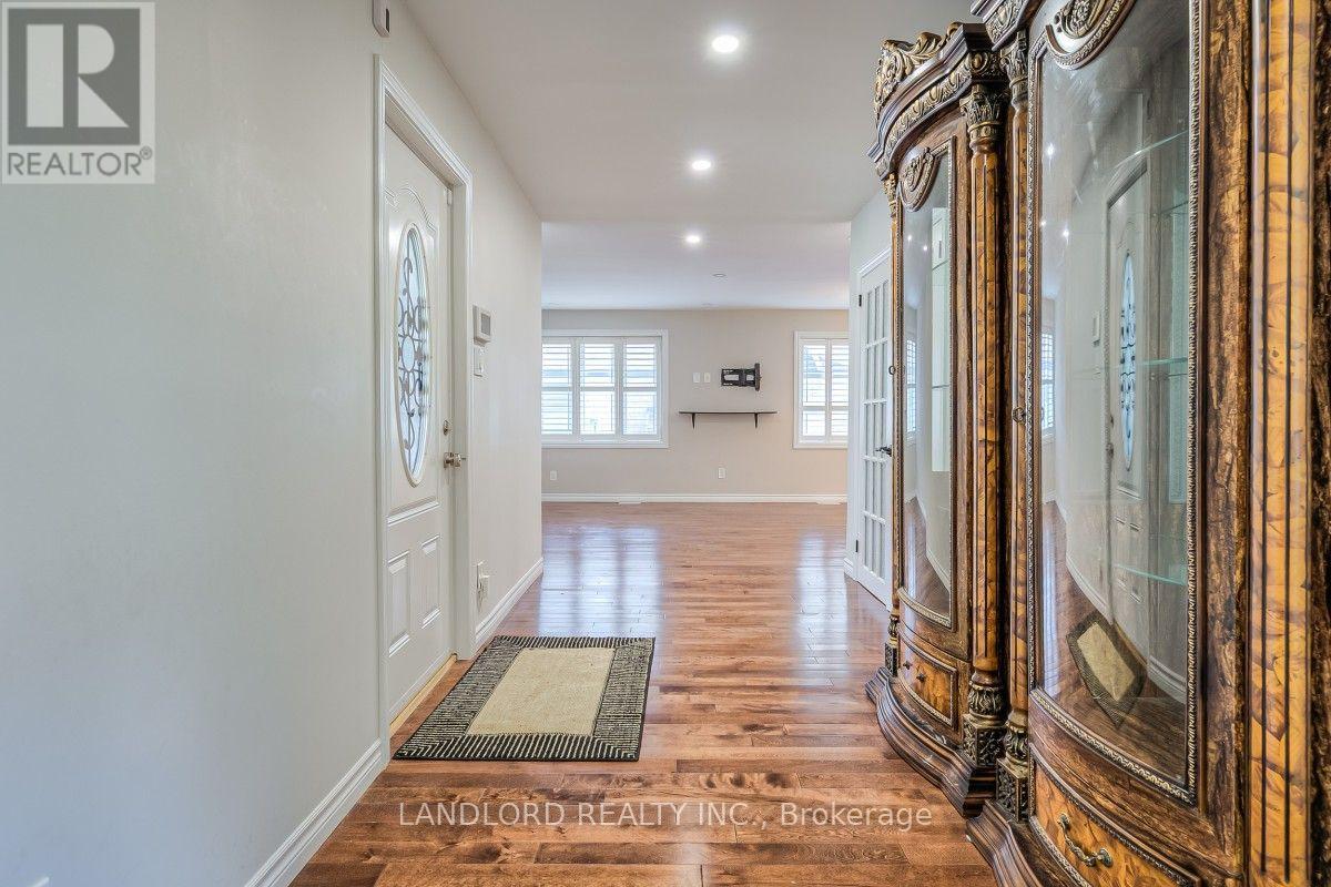 Main - 257 Wales Crescent, Oakville, Ontario  L6L 3X8 - Photo 6 - W13726870