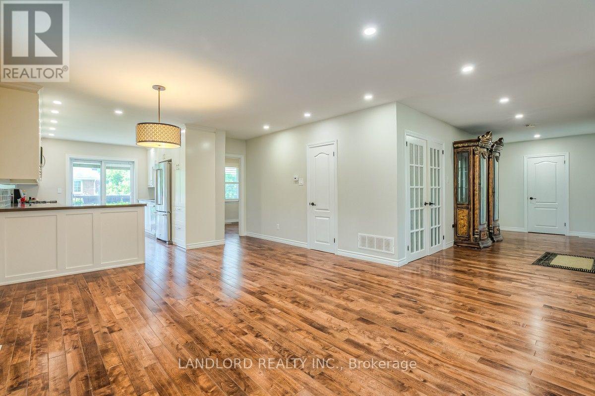 Main - 257 Wales Crescent, Oakville, Ontario  L6L 3X8 - Photo 8 - W13726870