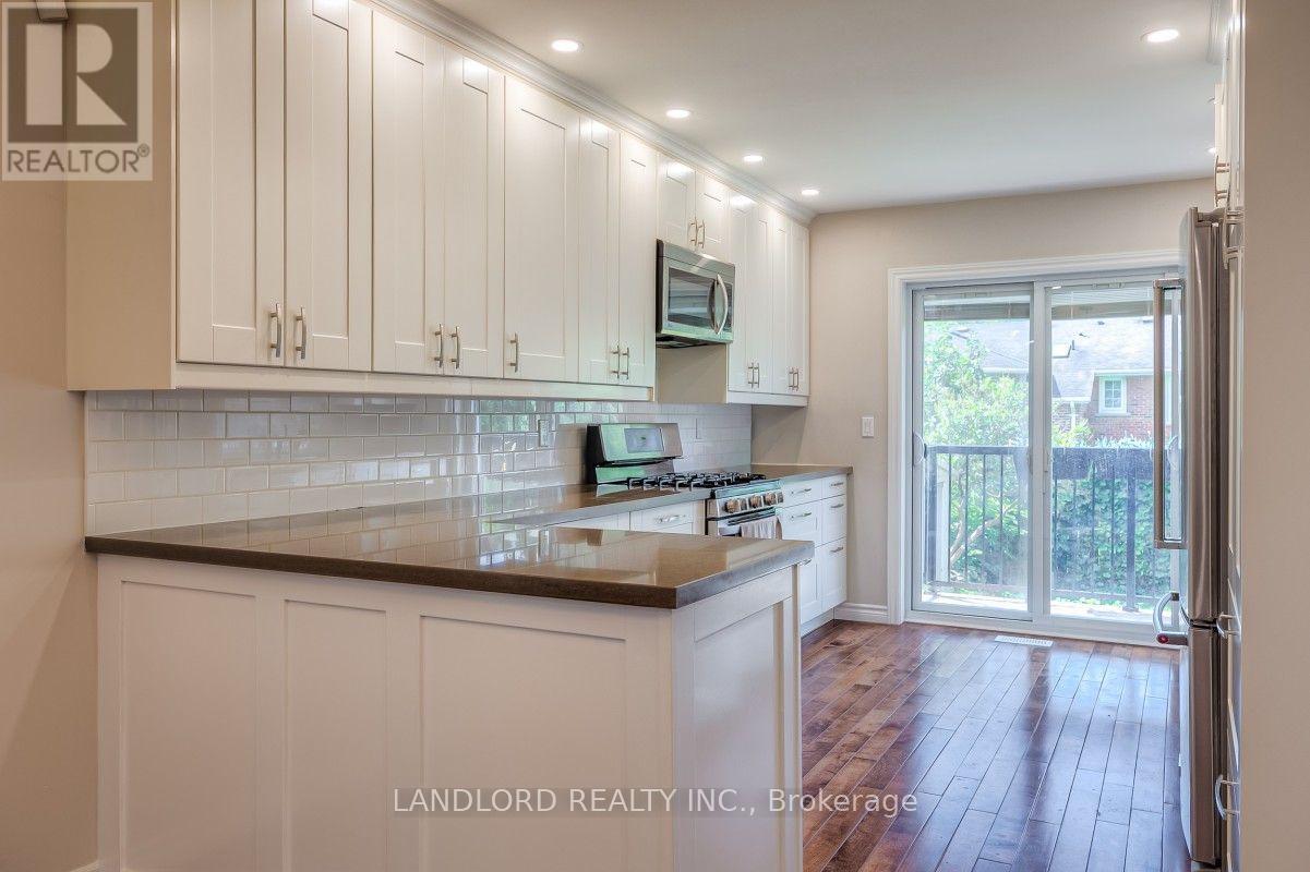 Main - 257 Wales Crescent, Oakville, Ontario  L6L 3X8 - Photo 9 - W13726870