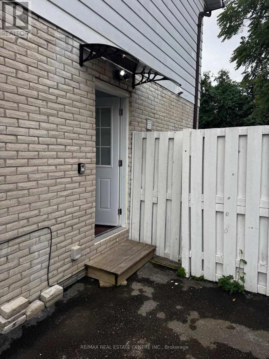 Lower Level - 1025 Blairholm Avenue, Mississauga, Ontario  L5C 1G5 - Photo 2 - W13726888