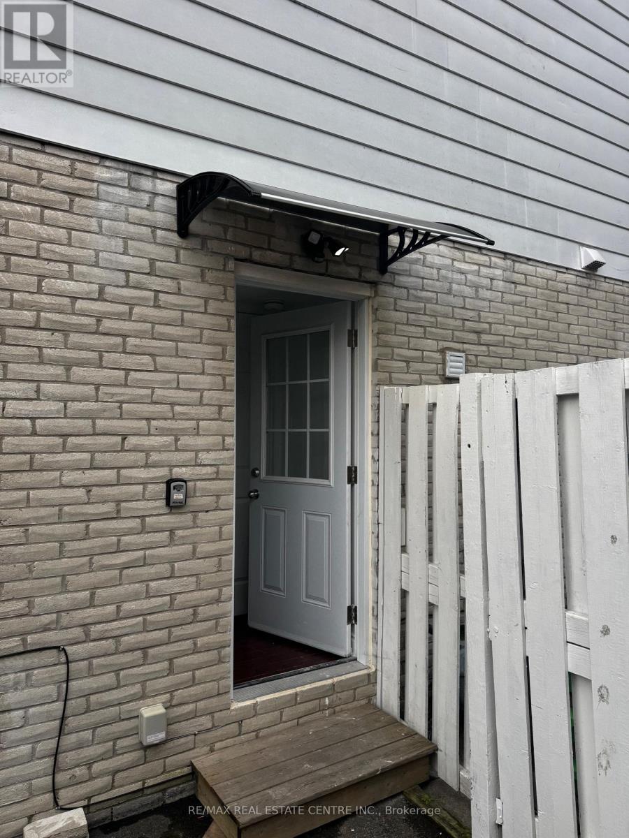 Lower Level - 1025 Blairholm Avenue, Mississauga, Ontario  L5C 1G5 - Photo 3 - W13726888