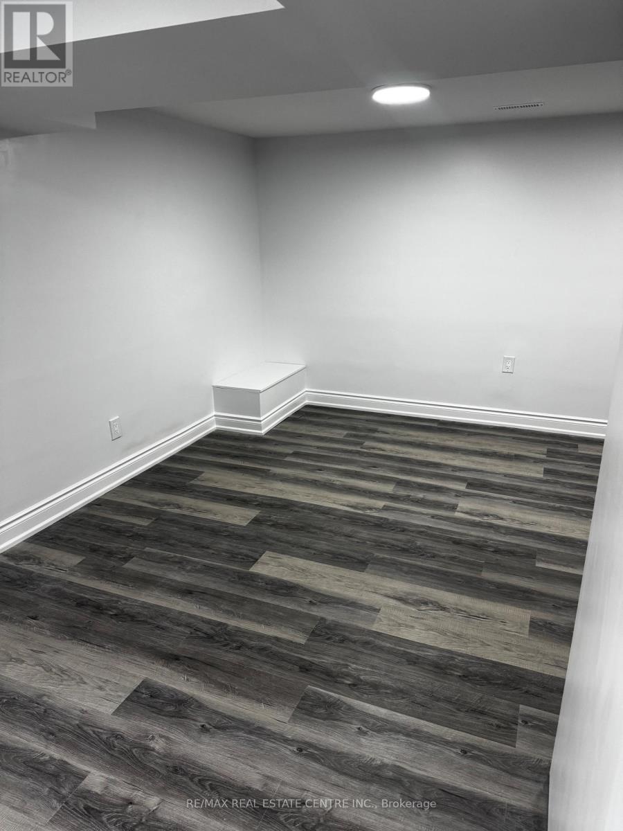 Lower Level - 1025 Blairholm Avenue, Mississauga, Ontario  L5C 1G5 - Photo 5 - W13726888