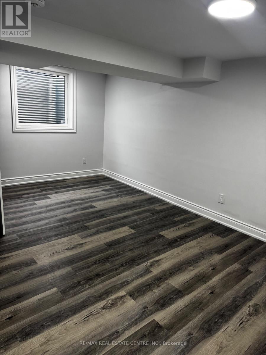 Lower Level - 1025 Blairholm Avenue, Mississauga, Ontario  L5C 1G5 - Photo 6 - W13726888