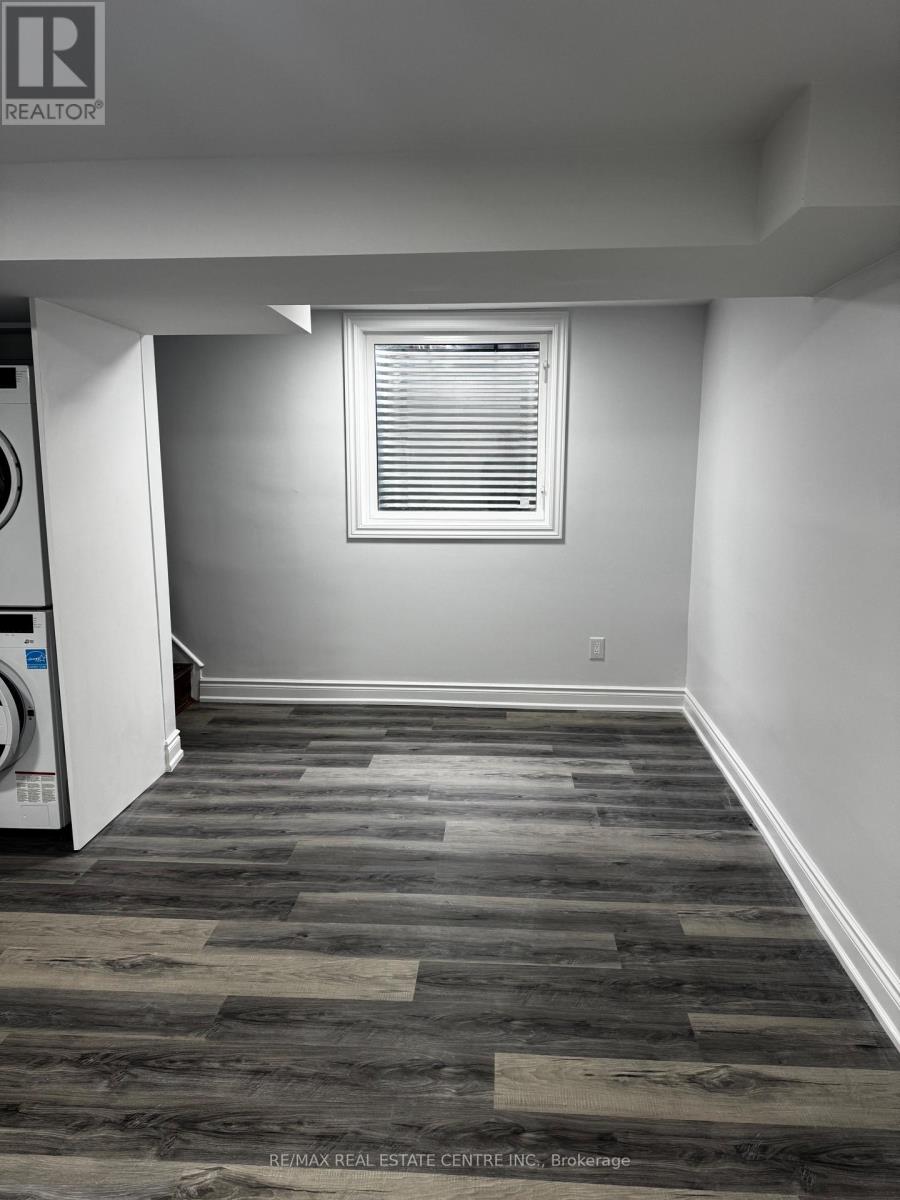 Lower Level - 1025 Blairholm Avenue, Mississauga, Ontario  L5C 1G5 - Photo 7 - W13726888