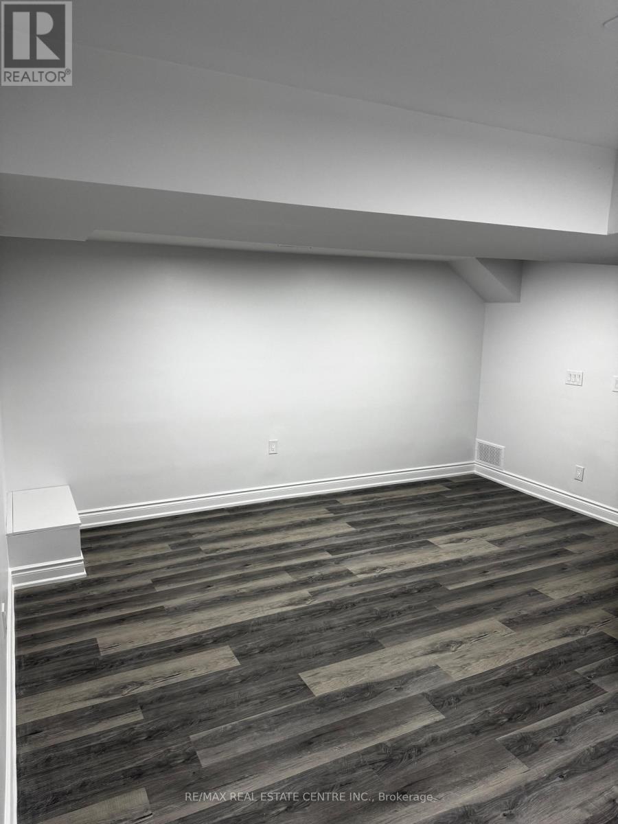 Lower Level - 1025 Blairholm Avenue, Mississauga, Ontario  L5C 1G5 - Photo 9 - W13726888