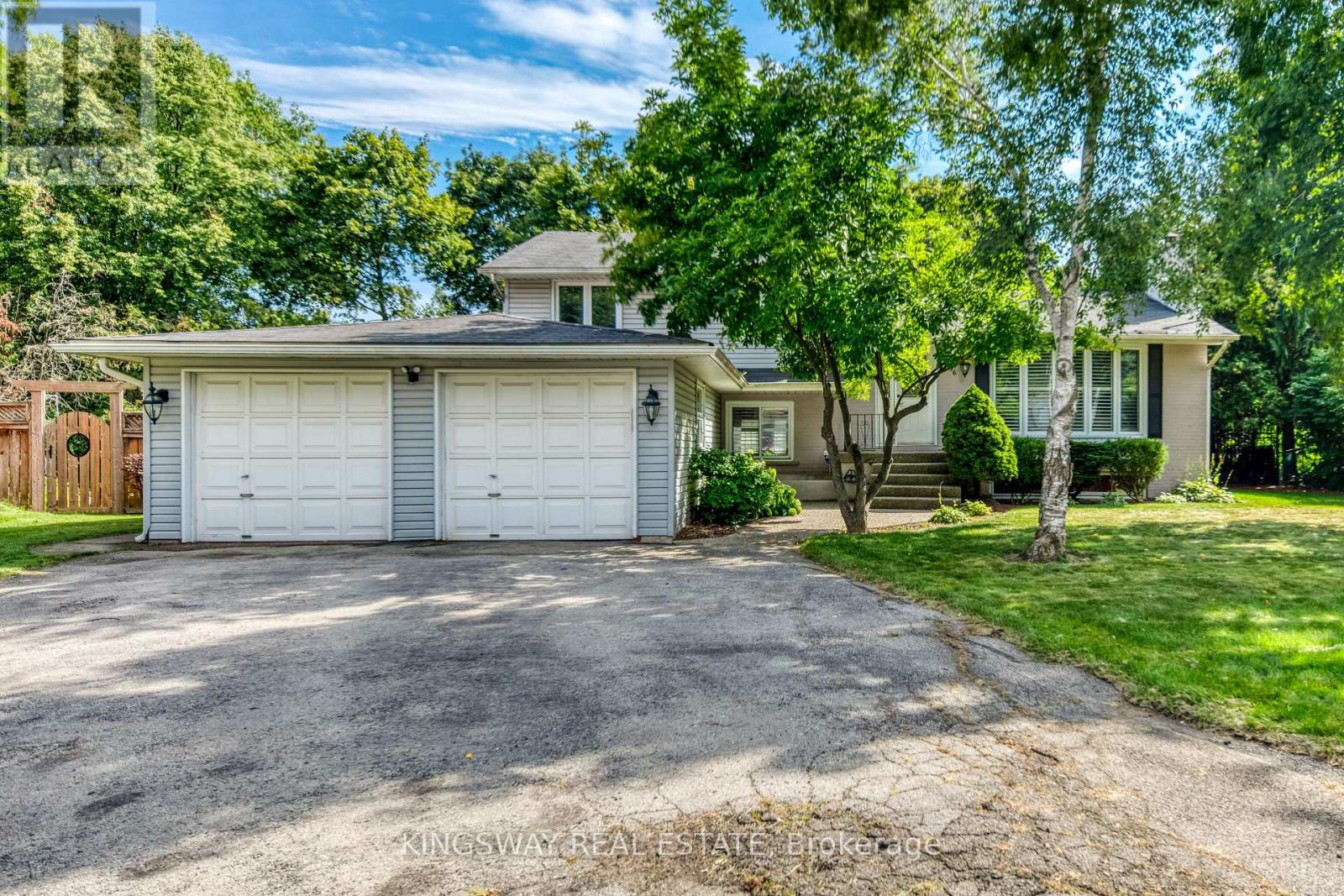 2096 SALVATOR BOULEVARD, Oakville, Ontario