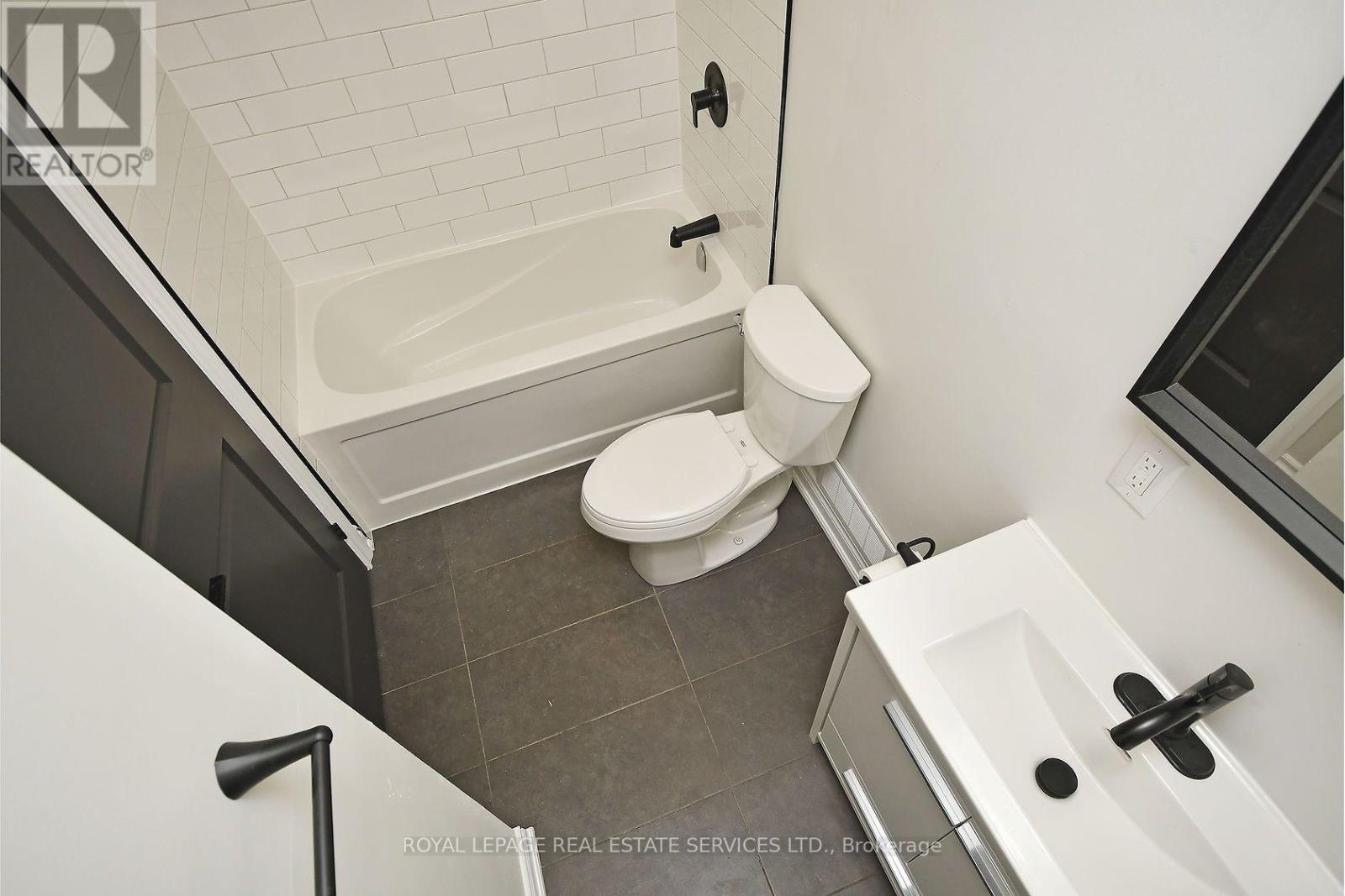 Main - 47 Emerald Avenue N, Hamilton, Ontario  L8L 5K2 - Photo 12 - X13726818
