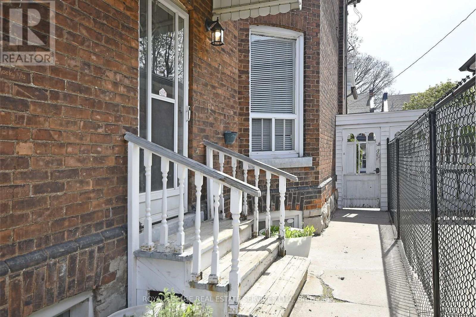 Main - 47 Emerald Avenue N, Hamilton, Ontario  L8L 5K2 - Photo 2 - X13726818
