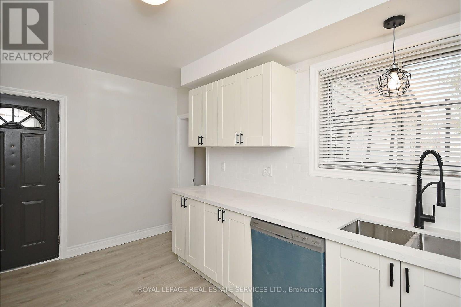 Main - 47 Emerald Avenue N, Hamilton, Ontario  L8L 5K2 - Photo 3 - X13726818