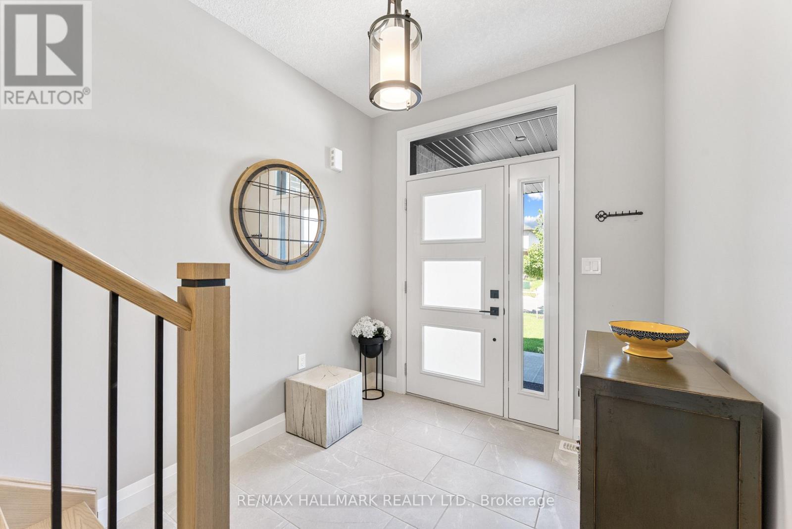 77 Rea Drive, Centre Wellington, Ontario  N1M 0H5 - Photo 3 - X13726864
