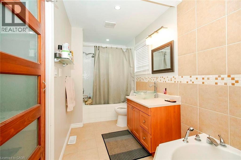 107 Glencliffe Court, Kitchener, Ontario  N2B 3X1 - Photo 23 - 40859398