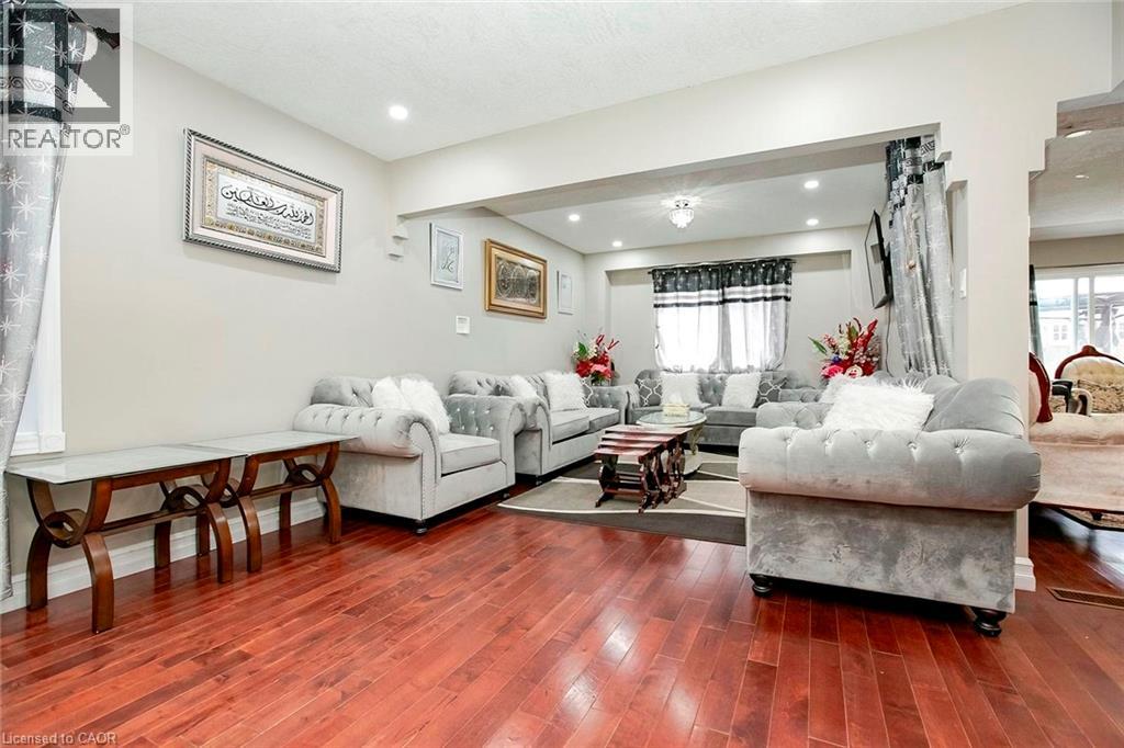 107 Glencliffe Court, Kitchener, Ontario  N2B 3X1 - Photo 4 - 40859398