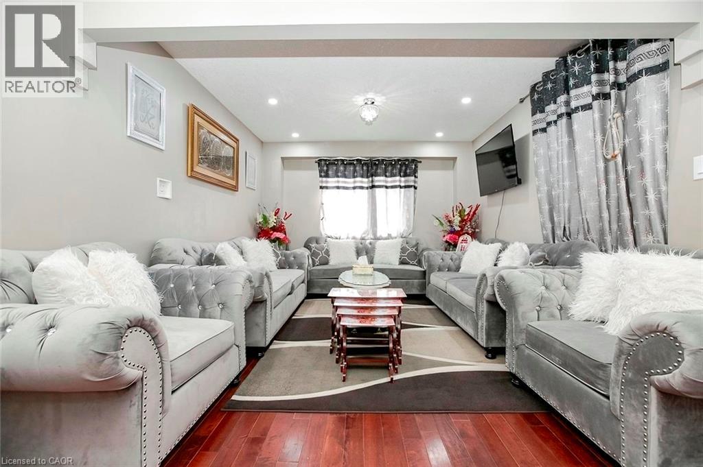 107 Glencliffe Court, Kitchener, Ontario  N2B 3X1 - Photo 5 - 40859398