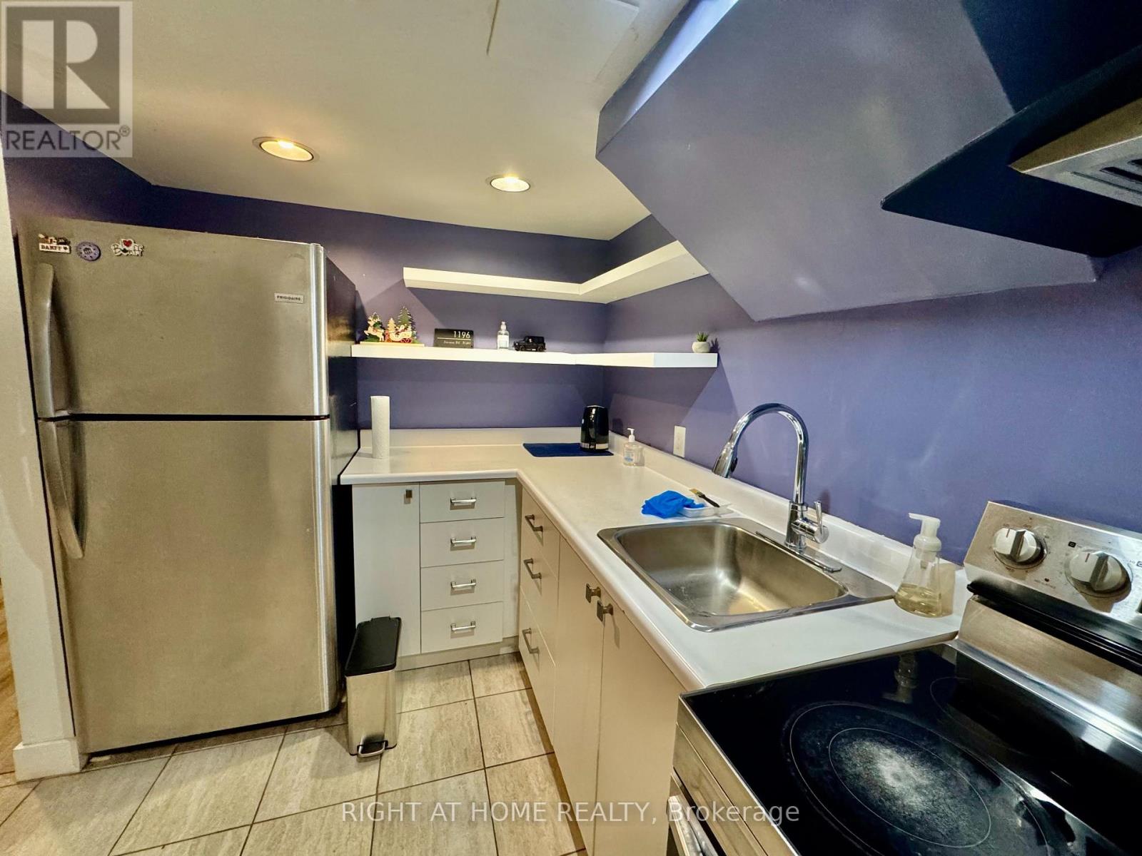 Lower Apartment - 1196 Avenue Road, Toronto, Ontario  M5N 2G1 - Photo 22 - C13727018
