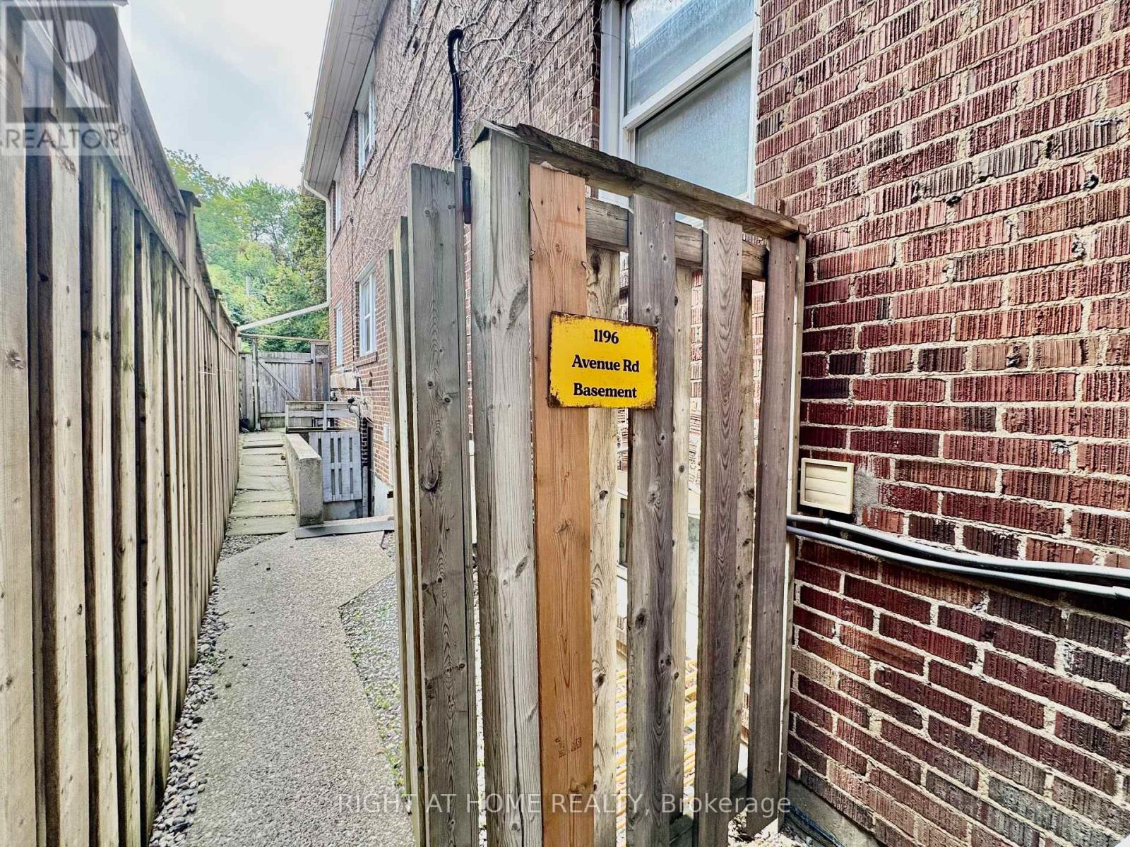 Lower Apartment - 1196 Avenue Road, Toronto, Ontario  M5N 2G1 - Photo 25 - C13727018