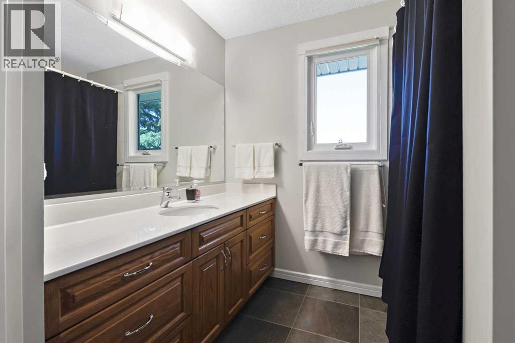315 Woodpark Place SW, Calgary, Alberta  T2W 2X9 - Photo 27 - A2338172