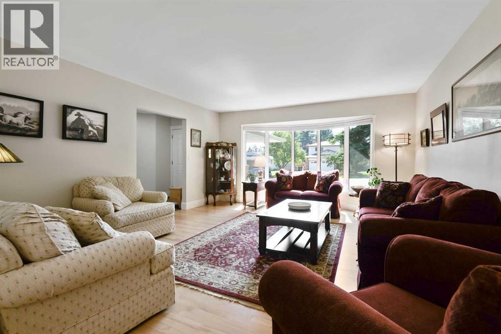315 Woodpark Place SW, Calgary, Alberta  T2W 2X9 - Photo 6 - A2338172