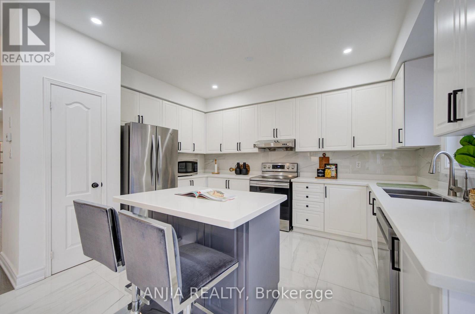 203 Fred Mclaren Boulevard, Markham, Ontario  L6E 1H2 - Photo 14 - N13727060
