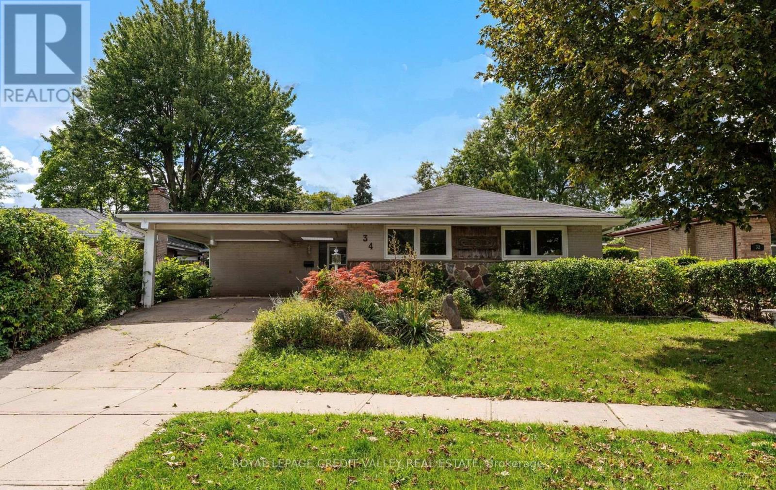 34 Abbey Road W, Brampton, Ontario  L6W 2T8 - Photo 2 - W13727024