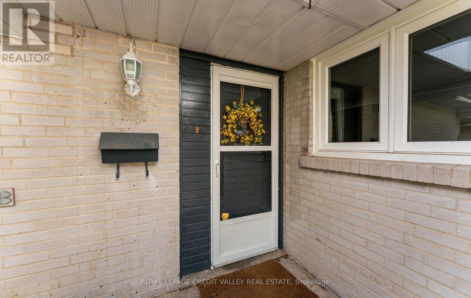 34 Abbey Road W, Brampton, Ontario  L6W 2T8 - Photo 4 - W13727024