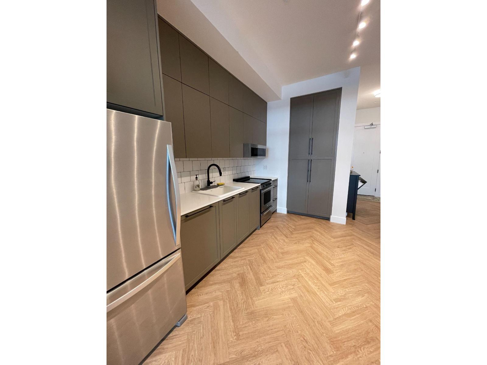 13933 105 Boulevard, Surrey, British Columbia  V3T 0R6 - Photo 3 - R3159885