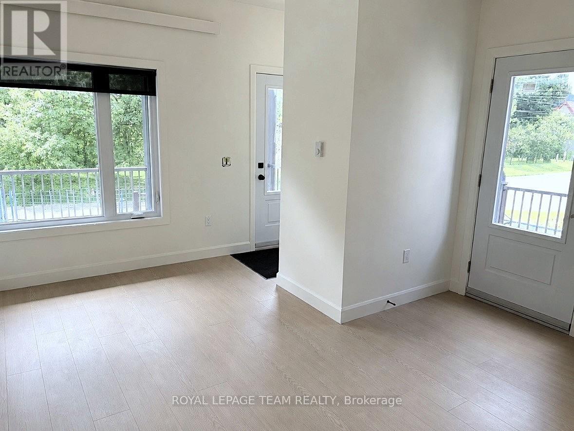 247b Bradford Street, Ottawa, Ontario K2B 5Z5 - Photo 3 - X13548068
