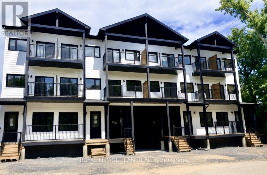247b Bradford Street, Ottawa, Ontario K2B 5Z5 - Photo 2 - X13548068