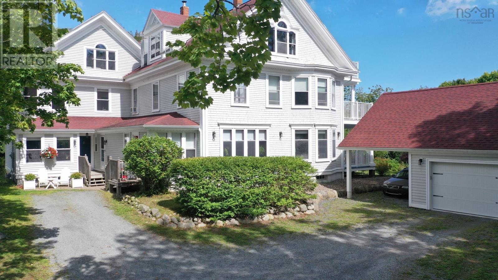 216 Dufferin Street, Lunenburg, Nova Scotia  B0J 2C0 - Photo 1 - 202608650