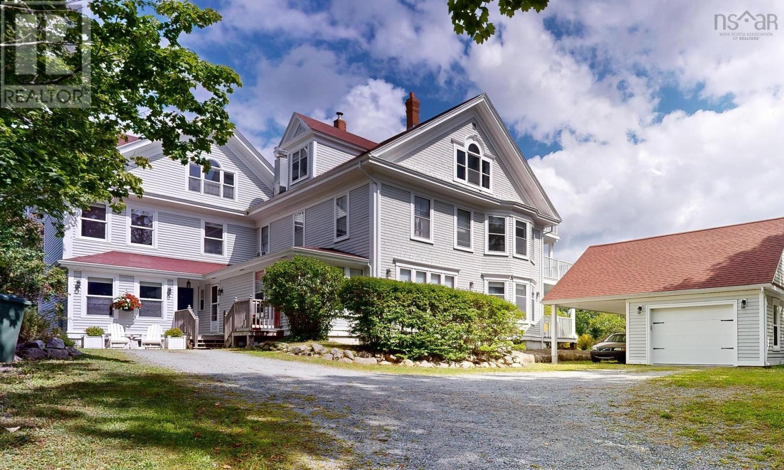 216 Dufferin Street, Lunenburg, Nova Scotia  B0J 2C0 - Photo 2 - 202608650