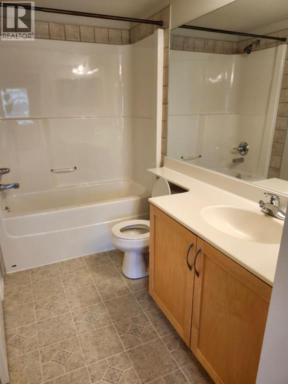 201, 390 Marina Drive, Chestermere, Alberta  T1X 1W6 - Photo 7 - A2318219
