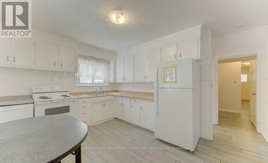 8 Marshall Street, Waterloo, Ontario  N2J 2T2 - Photo 10 - X13162092