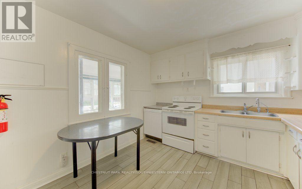 8 Marshall Street, Waterloo, Ontario  N2J 2T2 - Photo 12 - X13162092