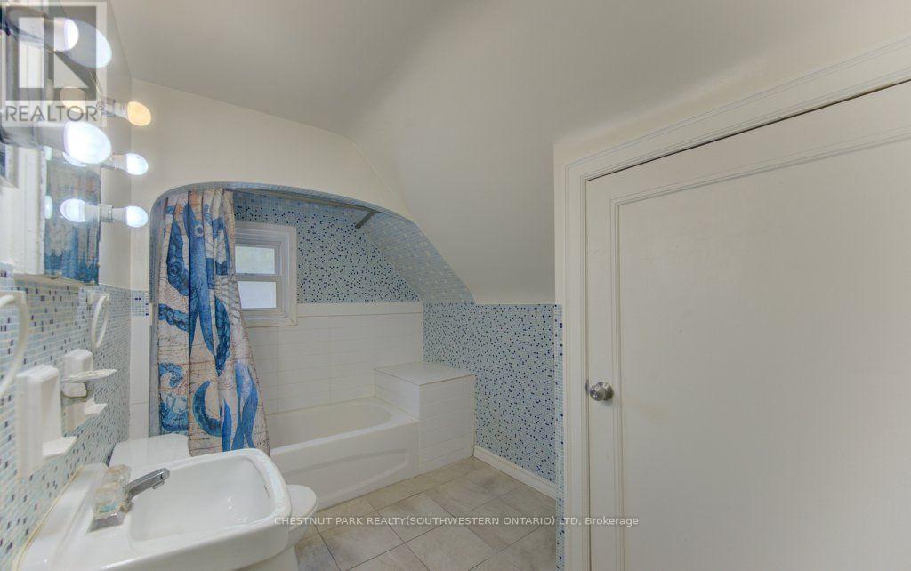 8 Marshall Street, Waterloo, Ontario  N2J 2T2 - Photo 17 - X13162092