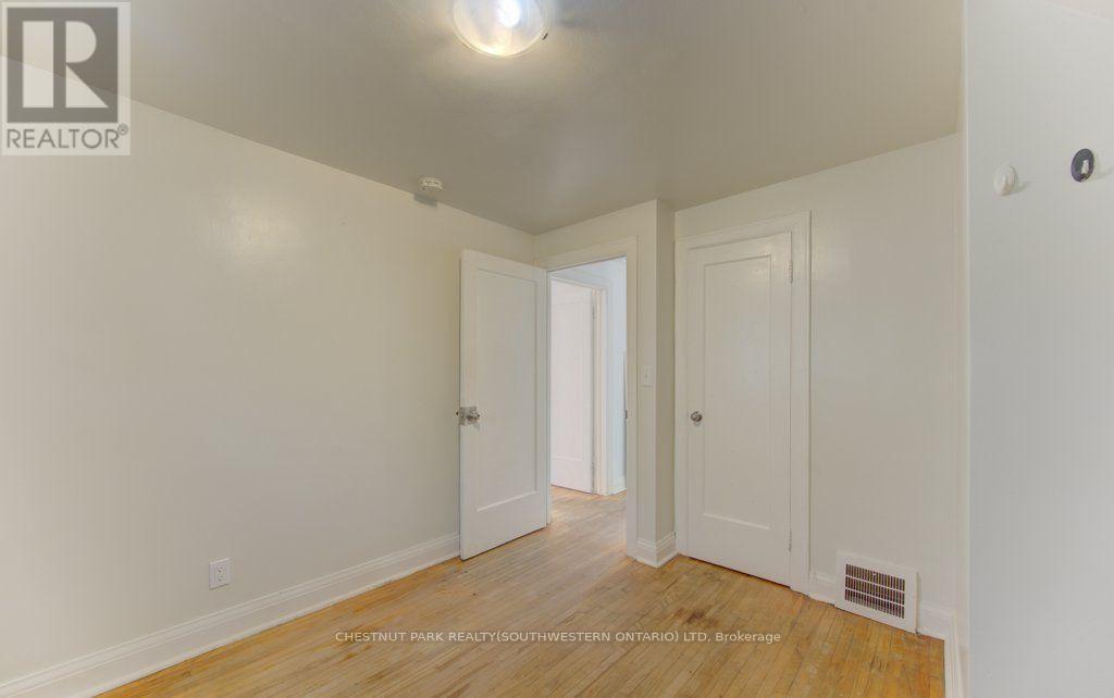 8 Marshall Street, Waterloo, Ontario  N2J 2T2 - Photo 22 - X13162092