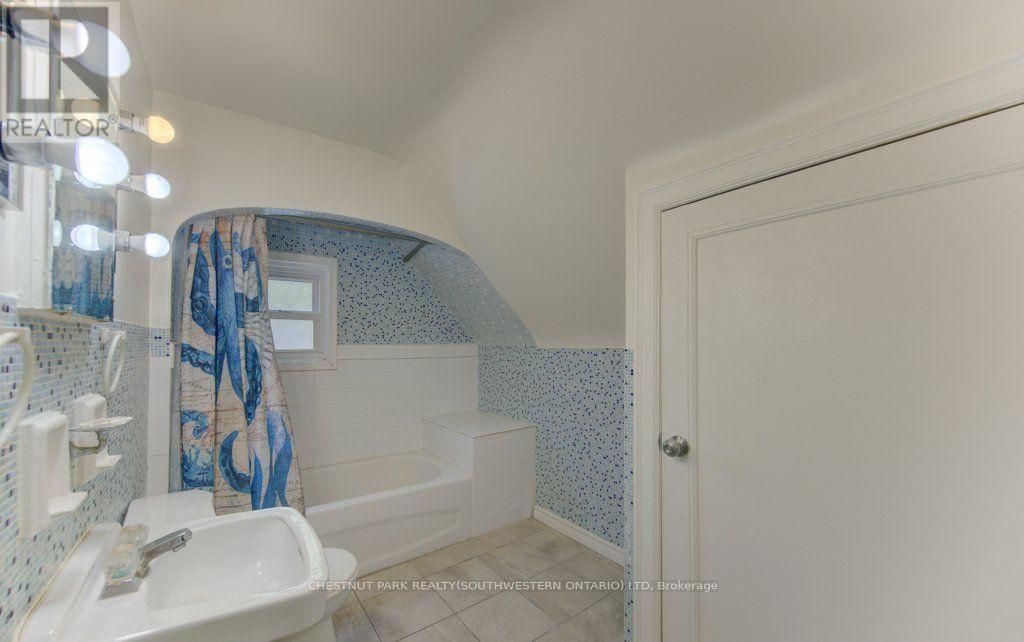 8 Marshall Street, Waterloo, Ontario  N2J 2T2 - Photo 18 - X13162092