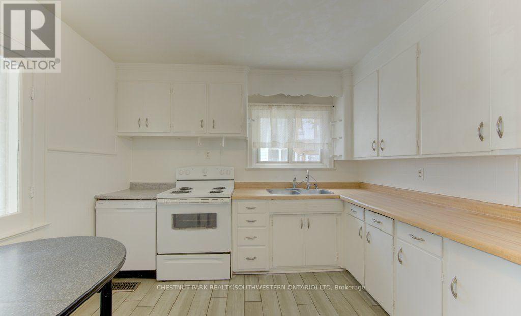 8 Marshall Street, Waterloo, Ontario  N2J 2T2 - Photo 9 - X13162092