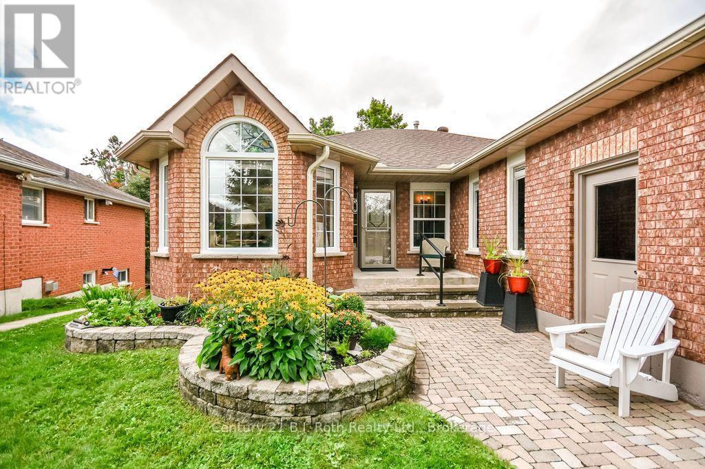 51 Johnson Street, Orillia, Ontario  L3V 7R9 - Photo 2 - S13727046