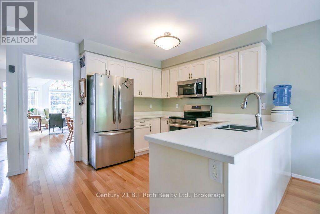 51 Johnson Street, Orillia, Ontario  L3V 7R9 - Photo 11 - S13727046