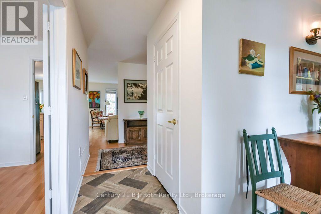 51 Johnson Street, Orillia, Ontario  L3V 7R9 - Photo 4 - S13727046