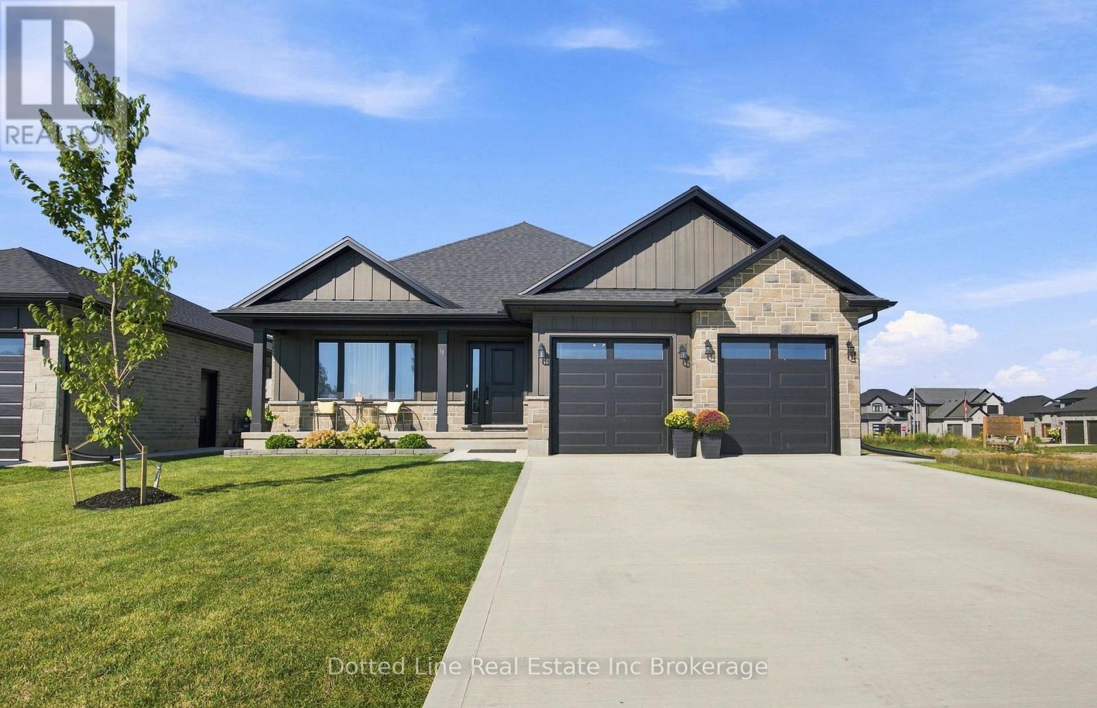 18 WALNUT DRIVE, Tillsonburg, Ontario