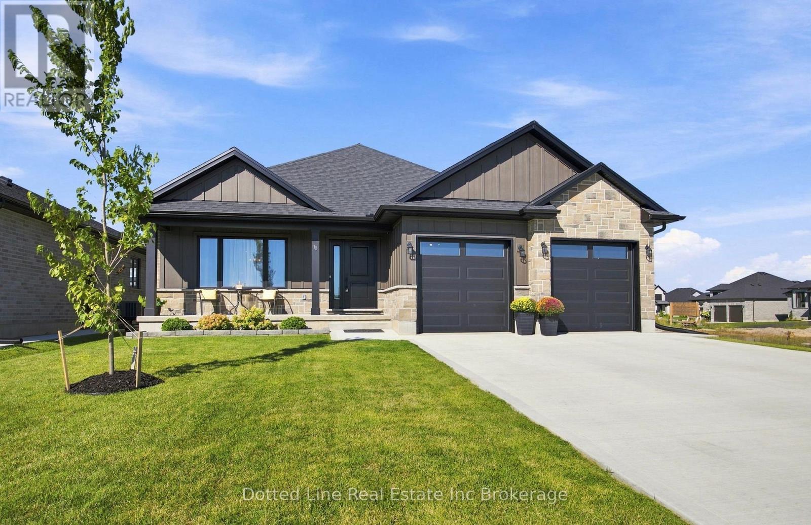 18 Walnut Drive, Tillsonburg, Ontario  N4G 5S2 - Photo 2 - X13726890