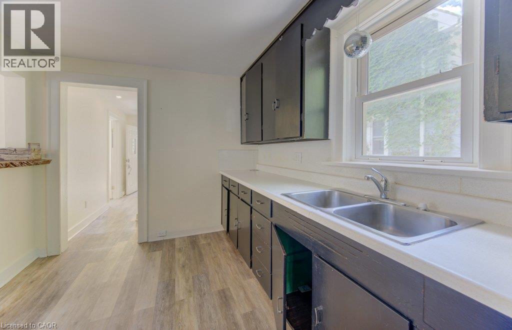 10 Marshall Street, Waterloo, Ontario  N2J 2T2 - Photo 9 - 40830480