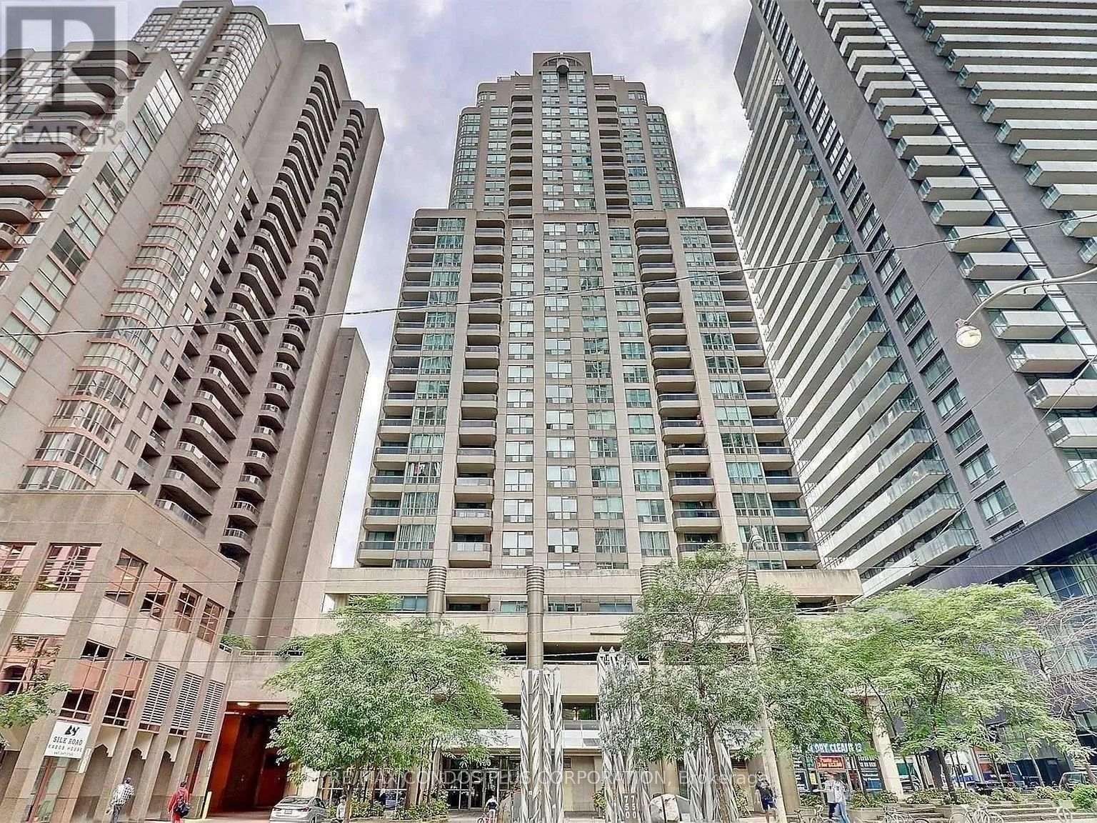808 - 750 BAY STREET, Toronto, Ontario