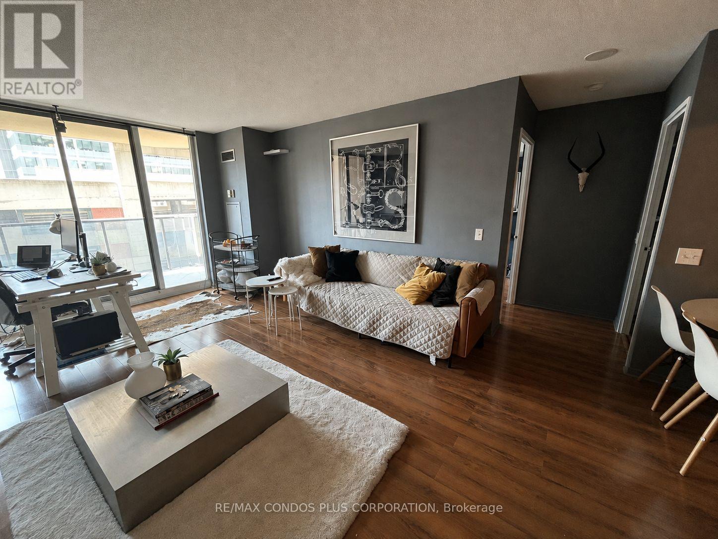 808 - 750 Bay Street, Toronto, Ontario  M5G 1N6 - Photo 2 - C13727190